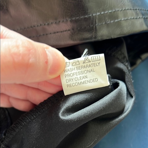 Chic Black Halter Top with Lace-Up Detail - Picture 4 of 6